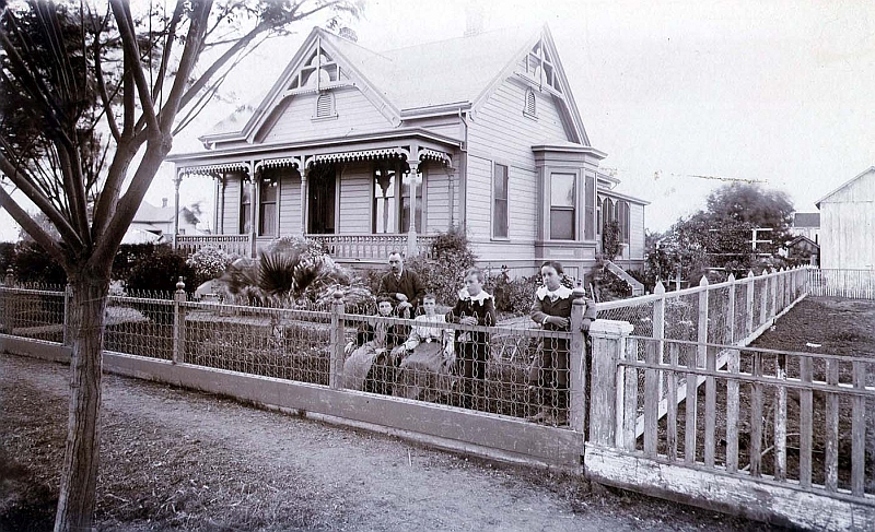 Barcroft Residence at 725 W 18th Street